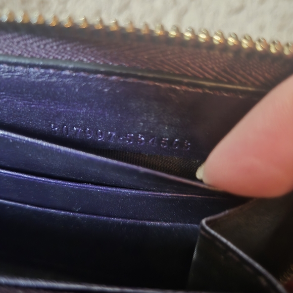 Gucci Plum Patent Leather Zip Wallet with Gold Hearts - Picture 4 of 4